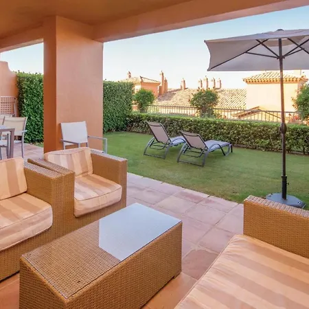 Nice Apartment In Benahavs With 2 Bedrooms, Wifi And Swimming Pool *