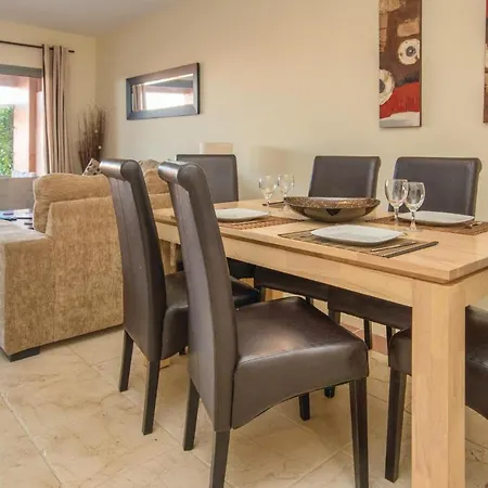 Nice Apartment In Benahavs With 2 Bedrooms, Wifi And Swimming Pool